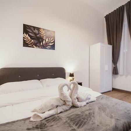 Modelia Apartment At Gellert Square Budapest Luaran gambar